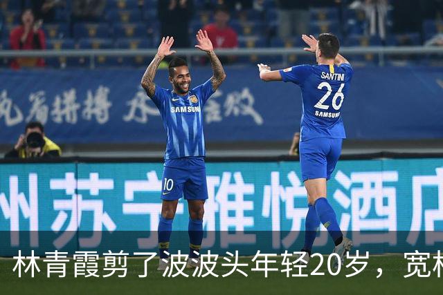 林青霞剪了波波头年轻20岁，宽松连衣裙+帆布鞋，完全没有大妈味